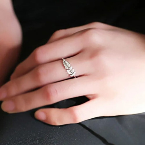 Silver S925 ring with leaf design and zircon