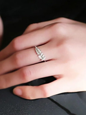 Silver S925 ring with leaf design and zircon