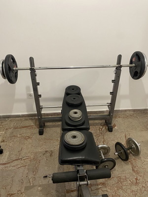 Weight bench and barbell set used with weights (3 x 20, 4 x 5, 5 x 2.5, 1 x 1.25kg)