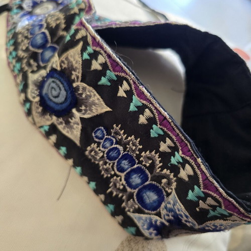 Vintage belt with laces and inner pocket like new, adjustable, black multicolor