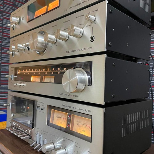TOSHIBA audio set with deck, tuner, preamplifier and power amplifier