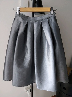 Skirt new, size XS, gray silver