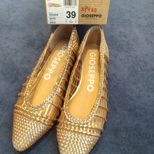 Gioseppo ballerinas size 39 new, gold color