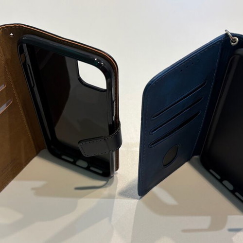 Θήκες για iPhone 11 μεταχειρισμένες, πακέτο 2, μπλε και μαύρη