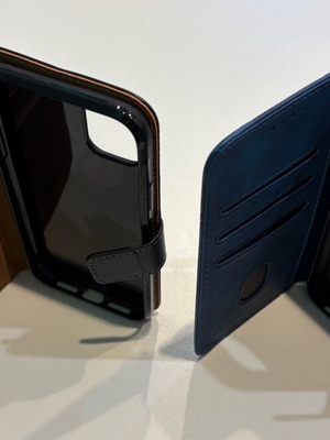 Θήκες για iPhone 11 μεταχειρισμένες, πακέτο 2, μπλε και μαύρη