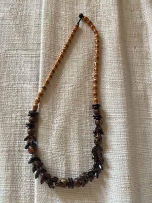 Beaded necklace like new, beige and brown