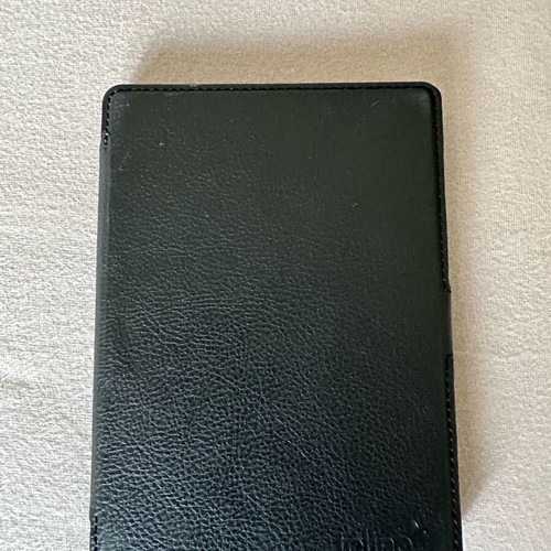 Tolino Shine 4 E-Book Reader with 6" Touchscreen 16GB and Case Charger like new
