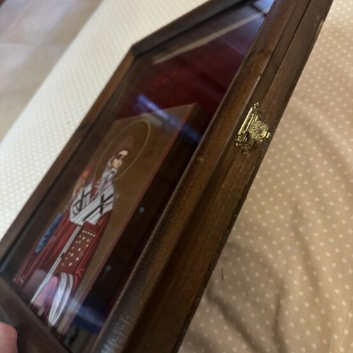 Church frame with velvet lining and linden wood