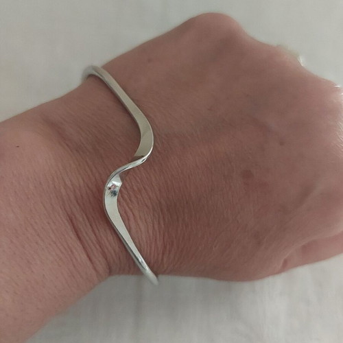 Bracelet made of stainless steel, like new, silver color