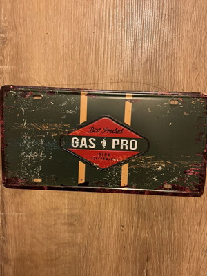 Metal decorative Gas Pro sign like new, vintage style