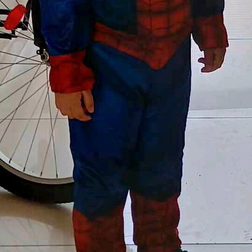 Spider Man costume like new, size 3-4 with mask