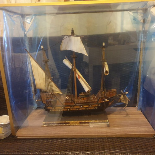 Wooden model ship Santa Maria used with plexiglass display case