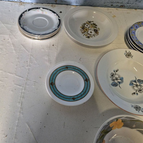 Cooking utensils and coffee saucers set like new, 24 pieces