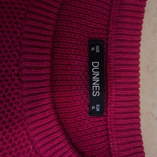 Red oversized pullover like new, size XL