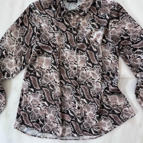 I saw it first shirt with snake print like new, size XL