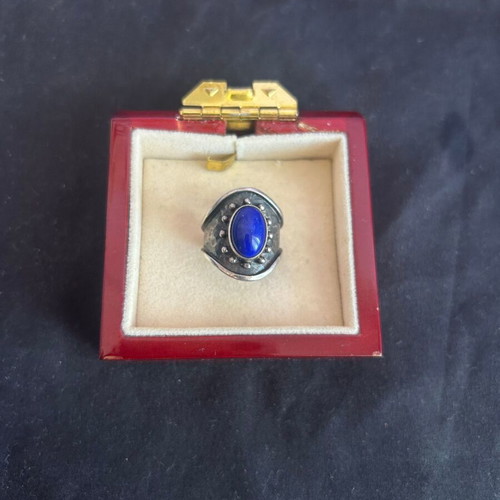 Silver 925 vintage ring with blue stone like new