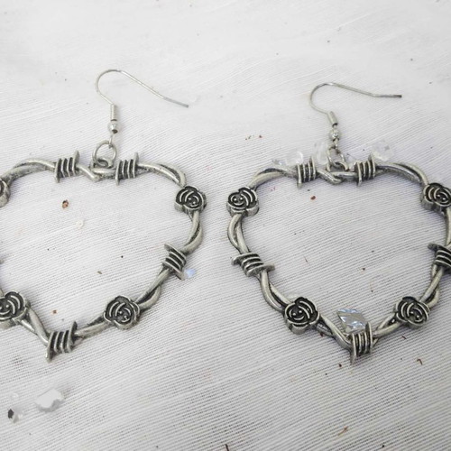 Metal heart earrings with roses new made of stainless steel