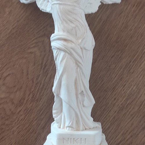 Victory of Samothrace statuette like new