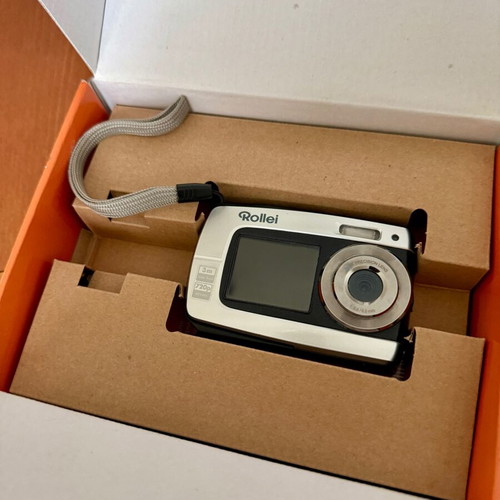 Rollei Sportsline 62 Dual Orange digital camera like new, waterproof 3m