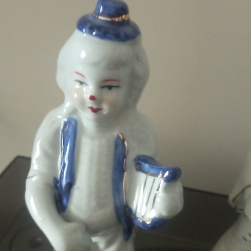 Porcelain figurines set of 3 like new