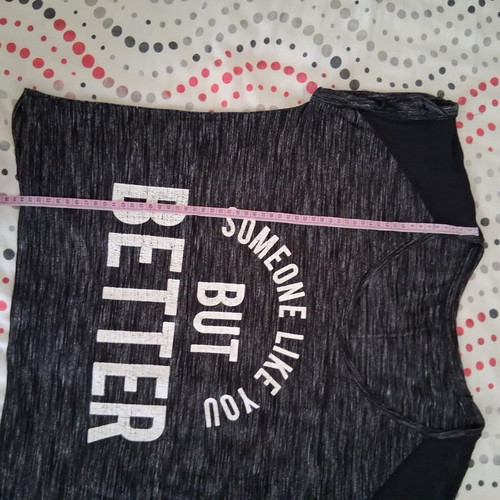 Short-sleeve t-shirt like new, size L, black and white