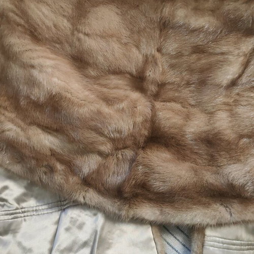Etol mink fur like new, short cape coat beige