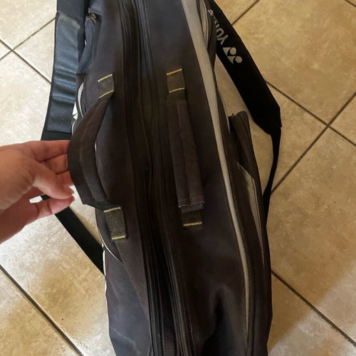 Yonex bag black in excellent condition