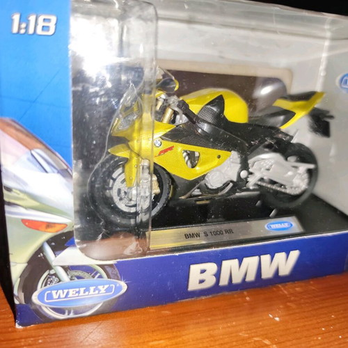 Welly Diecast BMW S1000RR 1:18 scale new