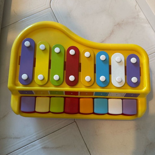 Xylophone-piano like new