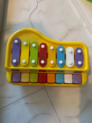 Xylophone-piano like new