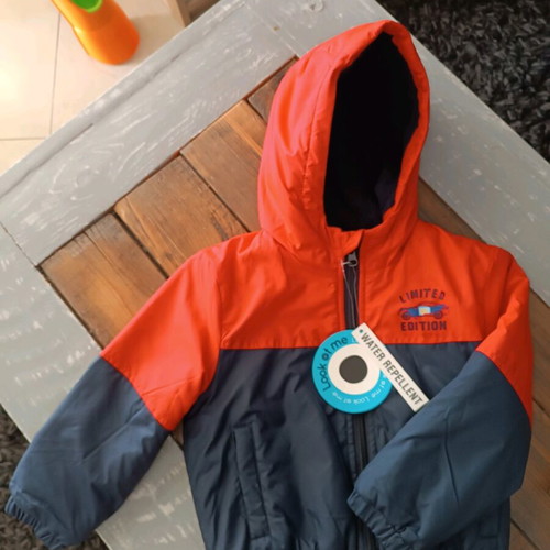 Water-repellent lightweight jacket for boy like new, size 2 years