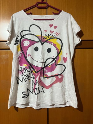 White T-shirt with hearts and Smile print like new, size S/M