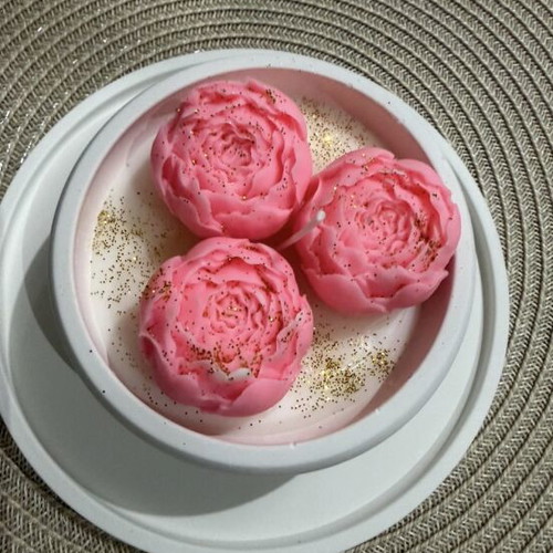 Set of 3 pink flower-shaped decorative candles