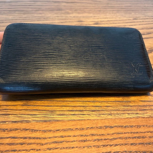 Louis Vuitton zippy leather wallet used, black with multiple card slots