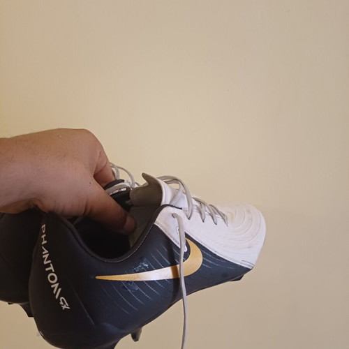 Nike Phantom football boots like new, size 42.5, black and white