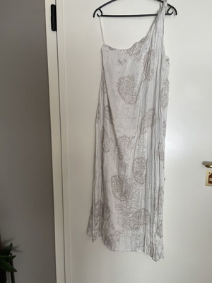 Shein long one-shoulder dress like new, white and beige, XL