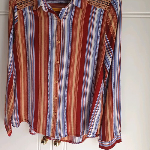 Attrattivo medium shirt new without tags