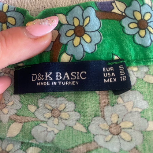 D&K skirt like new with front slit and decorative buttons, white and green