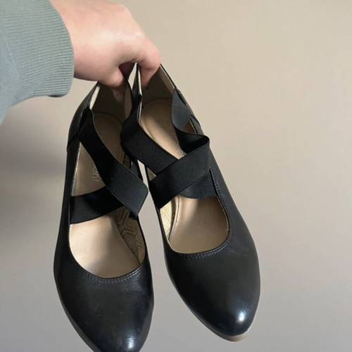 Pumps Excellent black size 40 like new with elastic strap and block heel