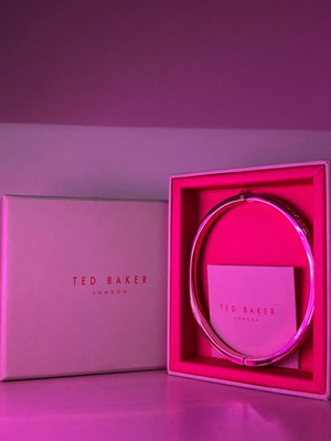 Ted Baker розово златна гривна с бели камъни, ново състояние