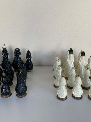 Russian bakelite chess pieces used, vintage