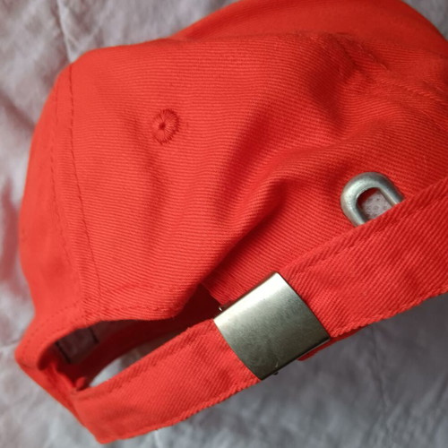 Avin red hat new, adjustable size