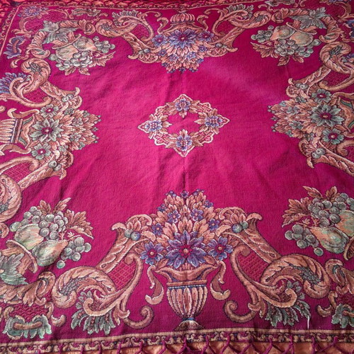 Vintage Jacquard Brocade Tablecloth 1940-1950 like new