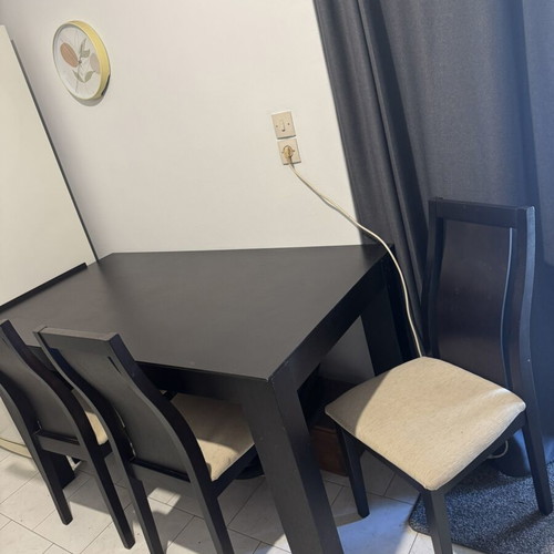 Wooden oak dining set like new, extendable table with 6 chairs
