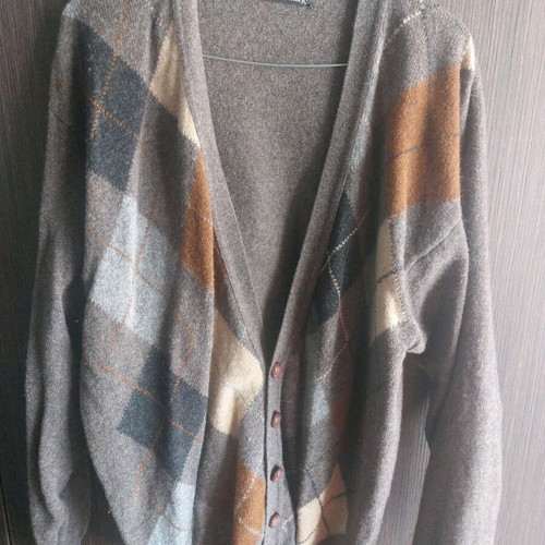Cardigan with V buttoned plaid pattern in good condition, size M, beige and brown