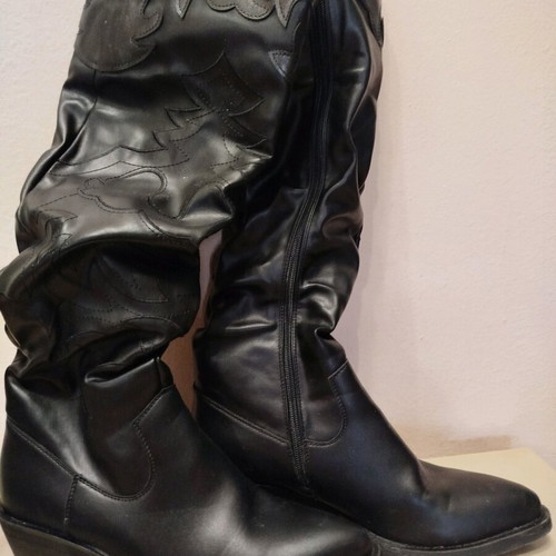 Black tall boots with low heel like new, size 40