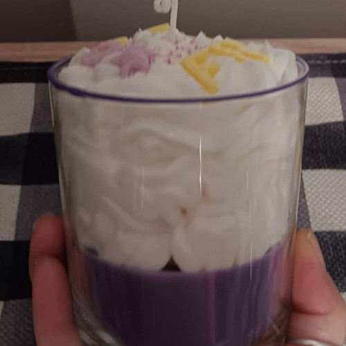 Handmade Friends candle 380 ml with salted caramel scent