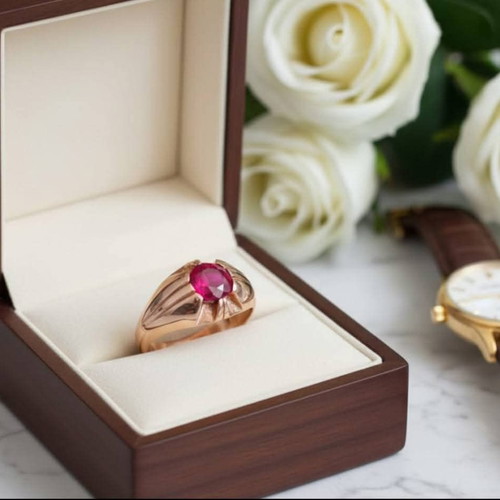 Vintage 14K gold ring with ruby used