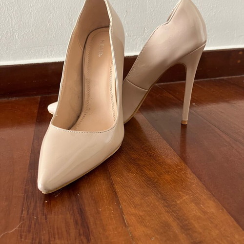 Migato women's pumps size 39 beige like new