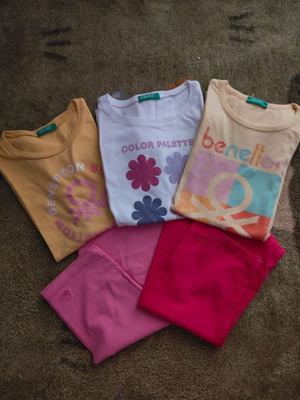 Benetton girls' set like new with 3 T-shirts and 2 leggings multicolor